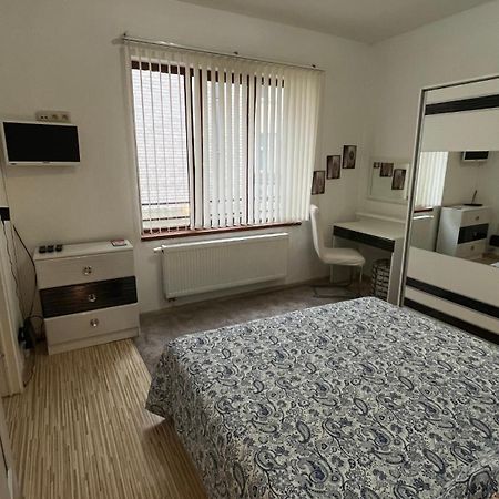 Two Bedroom Flat - Hyper Center Brussel Bagian luar foto