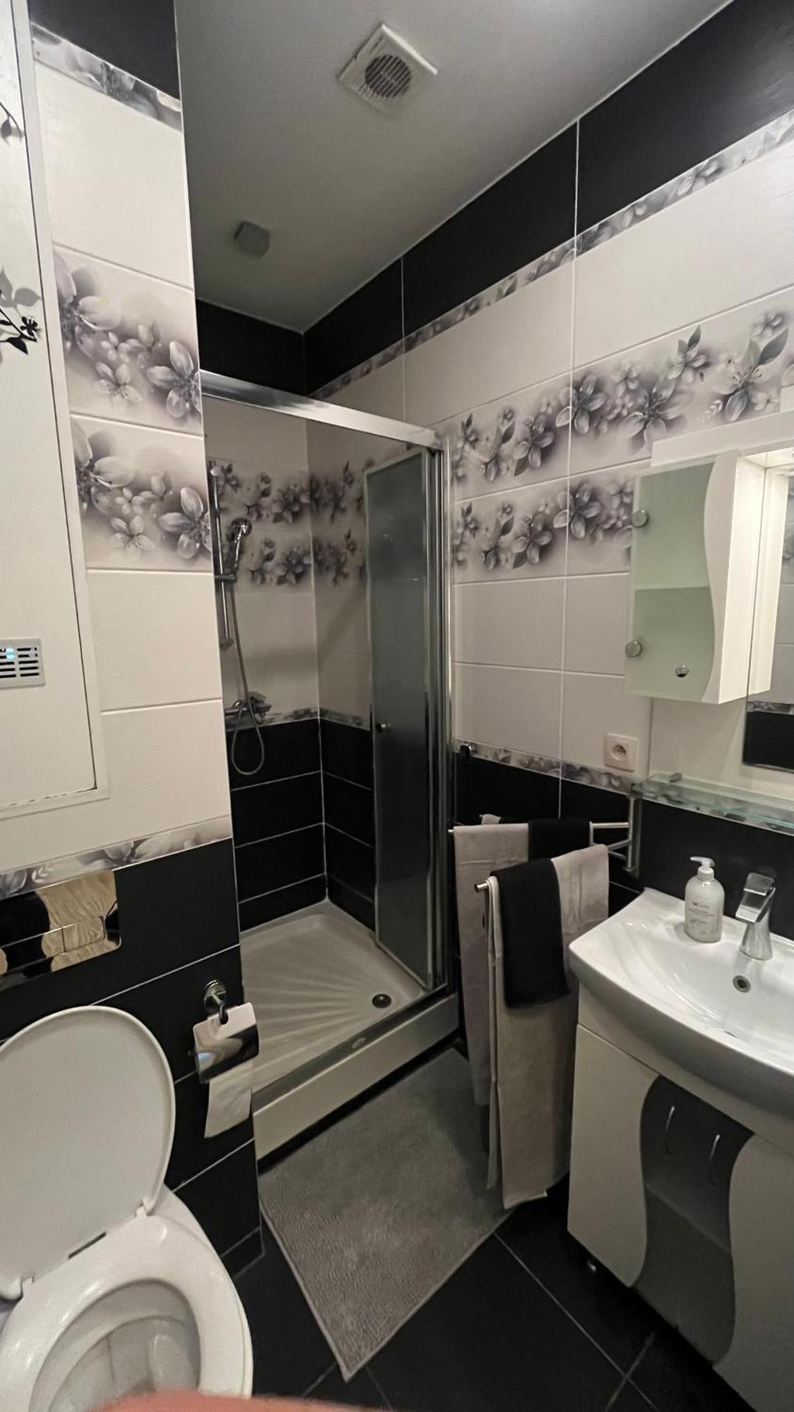 Two Bedroom Flat - Hyper Center Brussel Bagian luar foto