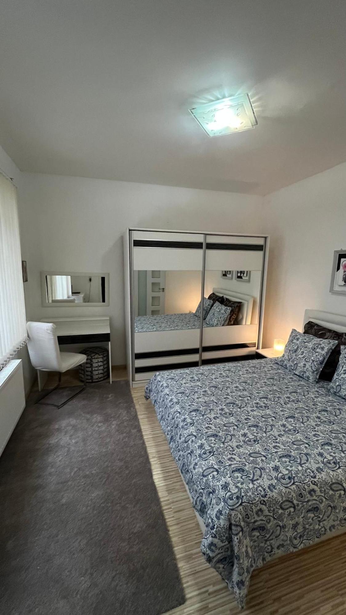 Two Bedroom Flat - Hyper Center Brussel Bagian luar foto